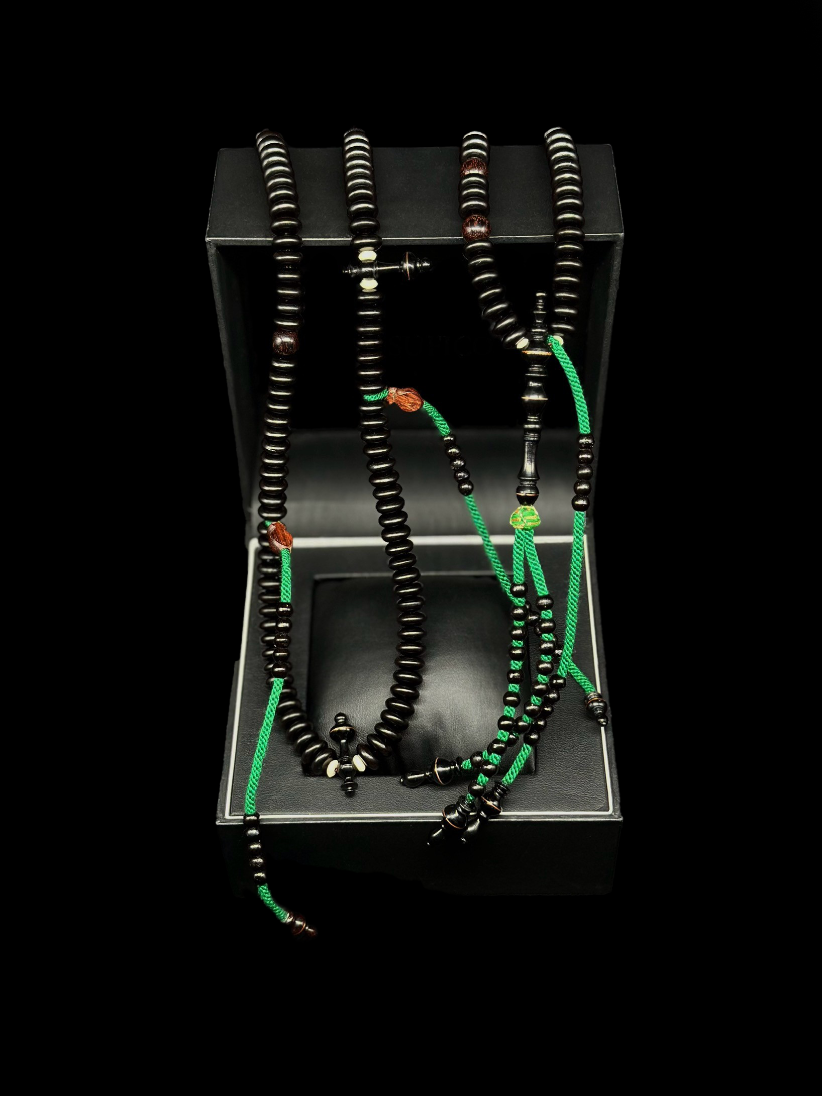 Ebony الأبنوس