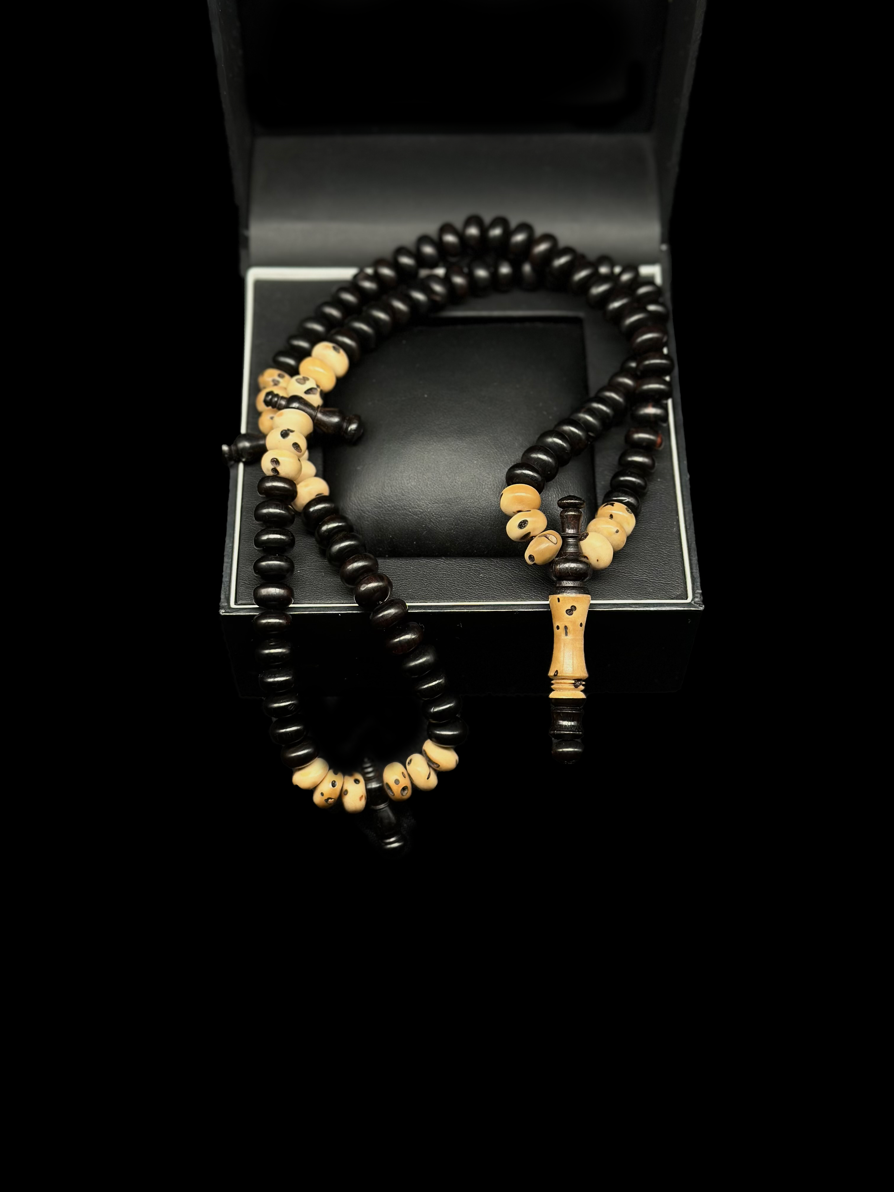 Ebony x Oud Salib Tasbih